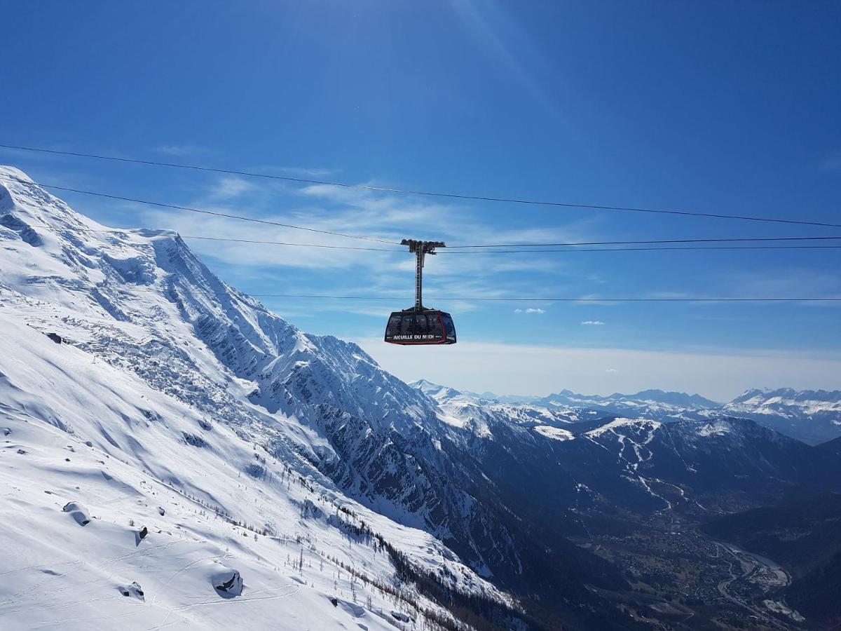 Vue MontBlanc magique en centre-ville avec parking Chamonix Extérieur photo
