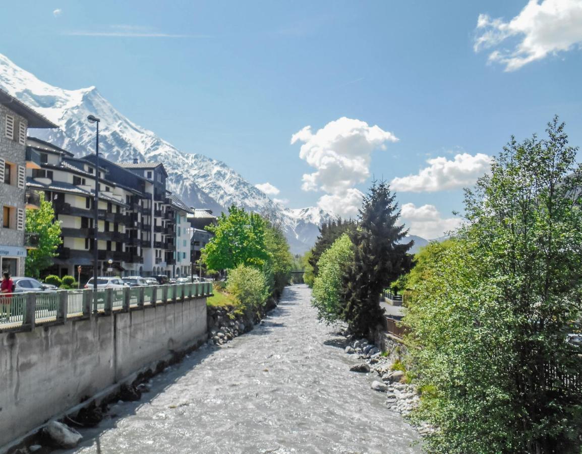 Vue MontBlanc magique en centre-ville avec parking Chamonix Extérieur photo